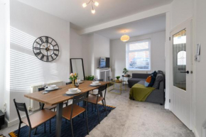 Asher Suite by Koya Homes - 2-Bedroom Home, Downtown Barry, Free Parking